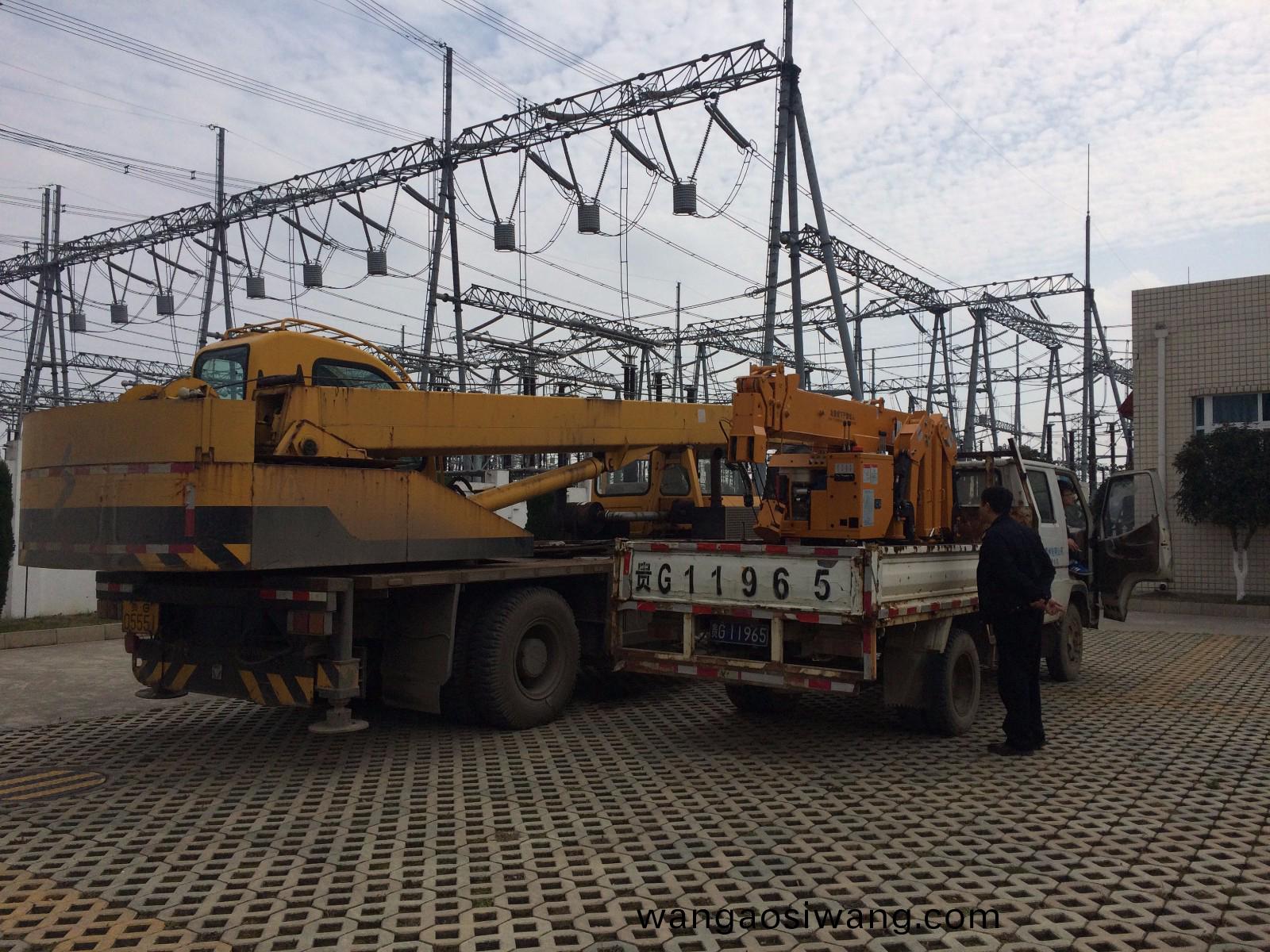 履帶式(shi)起重機(ji)圖片